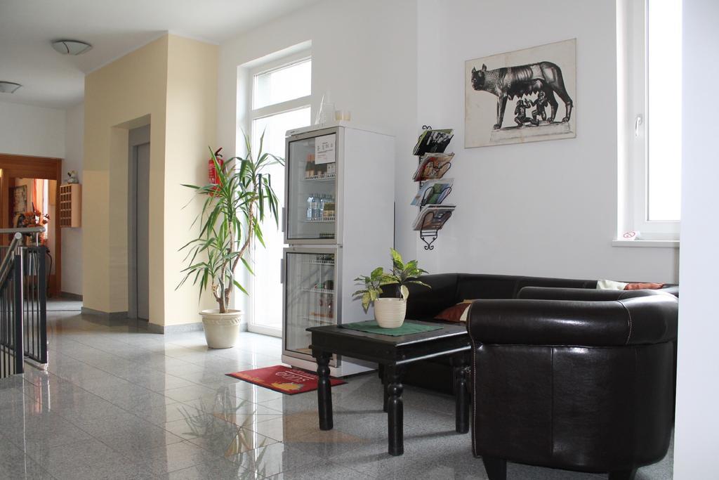 Pension Zum Romer Enns Εξωτερικό φωτογραφία